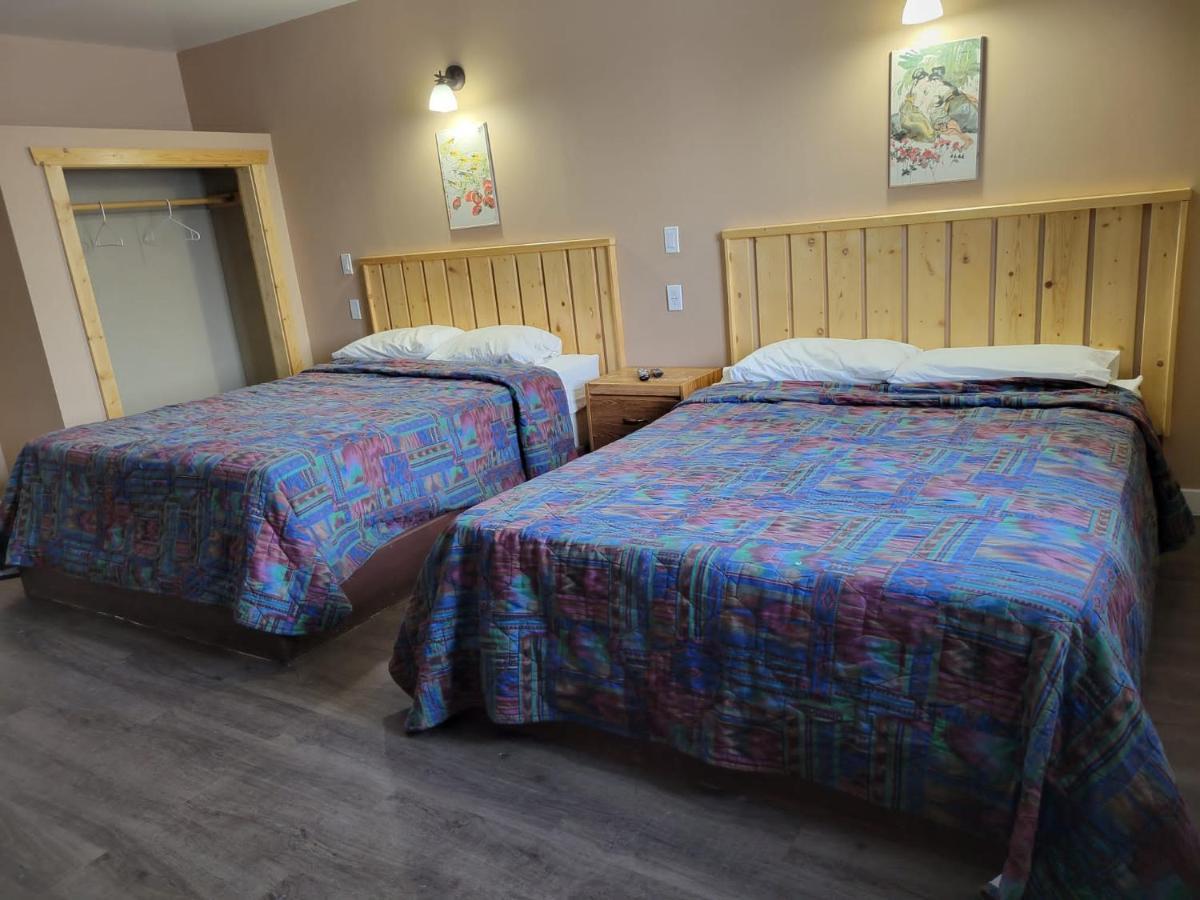 Lakewood Inn 100 Mile House المظهر الخارجي الصورة