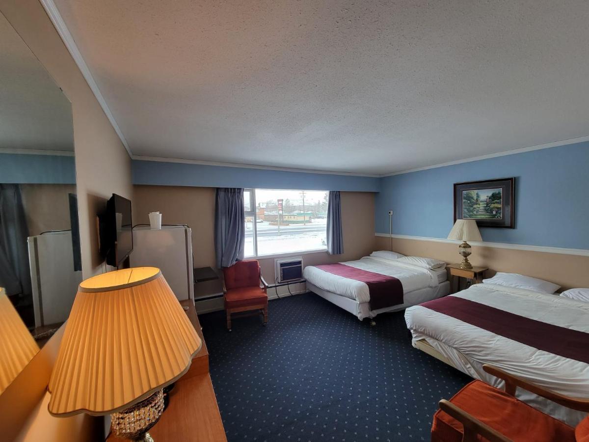 Lakewood Inn 100 Mile House المظهر الخارجي الصورة
