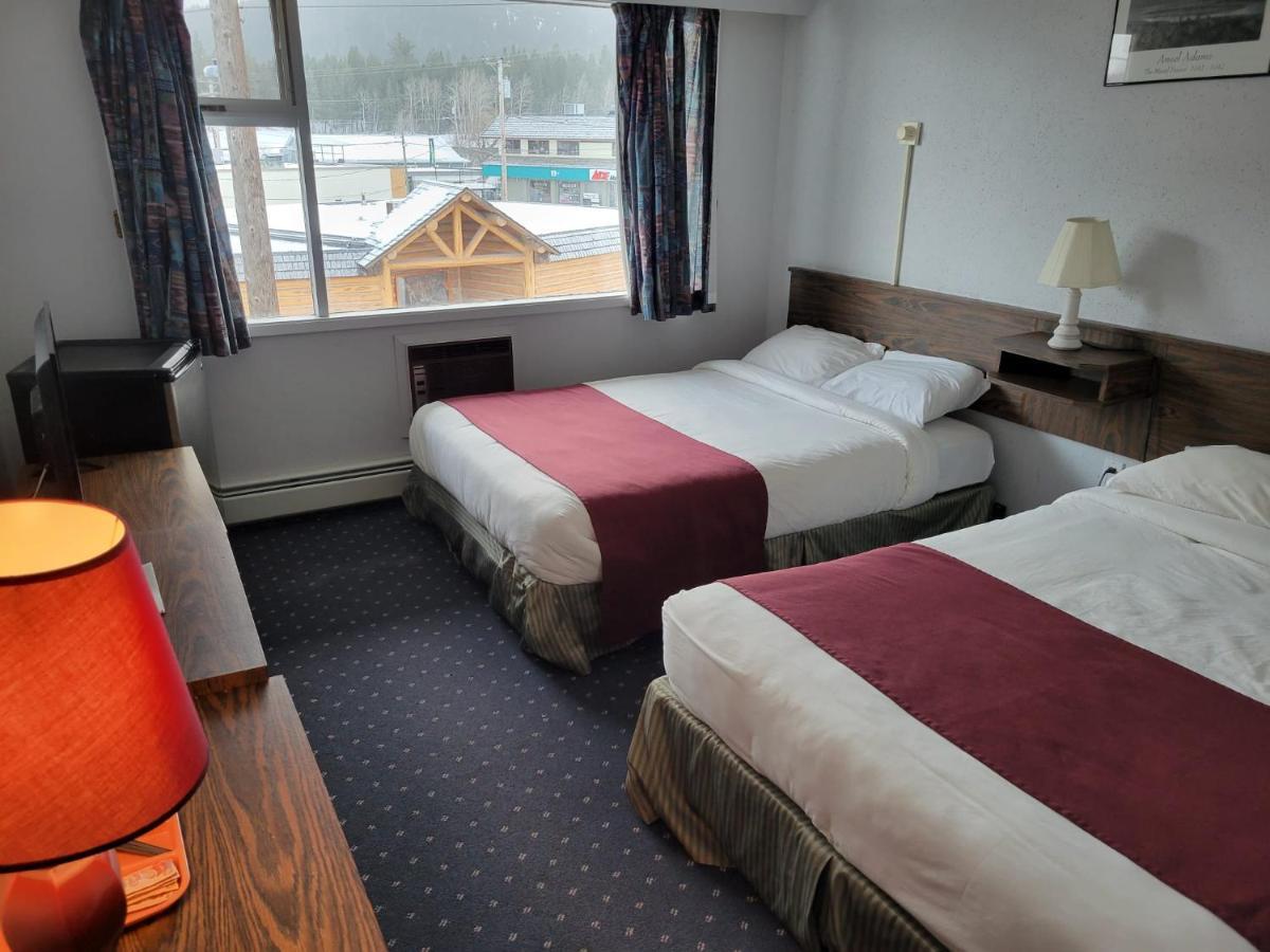 Lakewood Inn 100 Mile House المظهر الخارجي الصورة